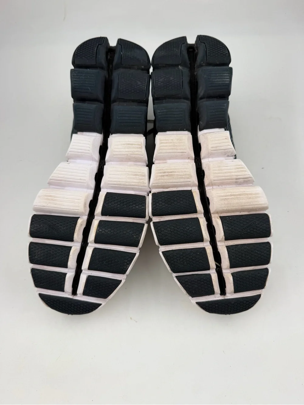On Running Men’s Cloudflow Black & White -SZ 12- Running Shoes Lace-Up